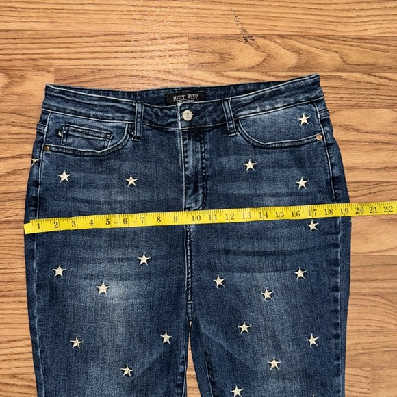 Judy Blue Size 15/32 High Rise Embroidered Stars Starlight Skinnies Jean Raw Hem - Picture 4 of 10